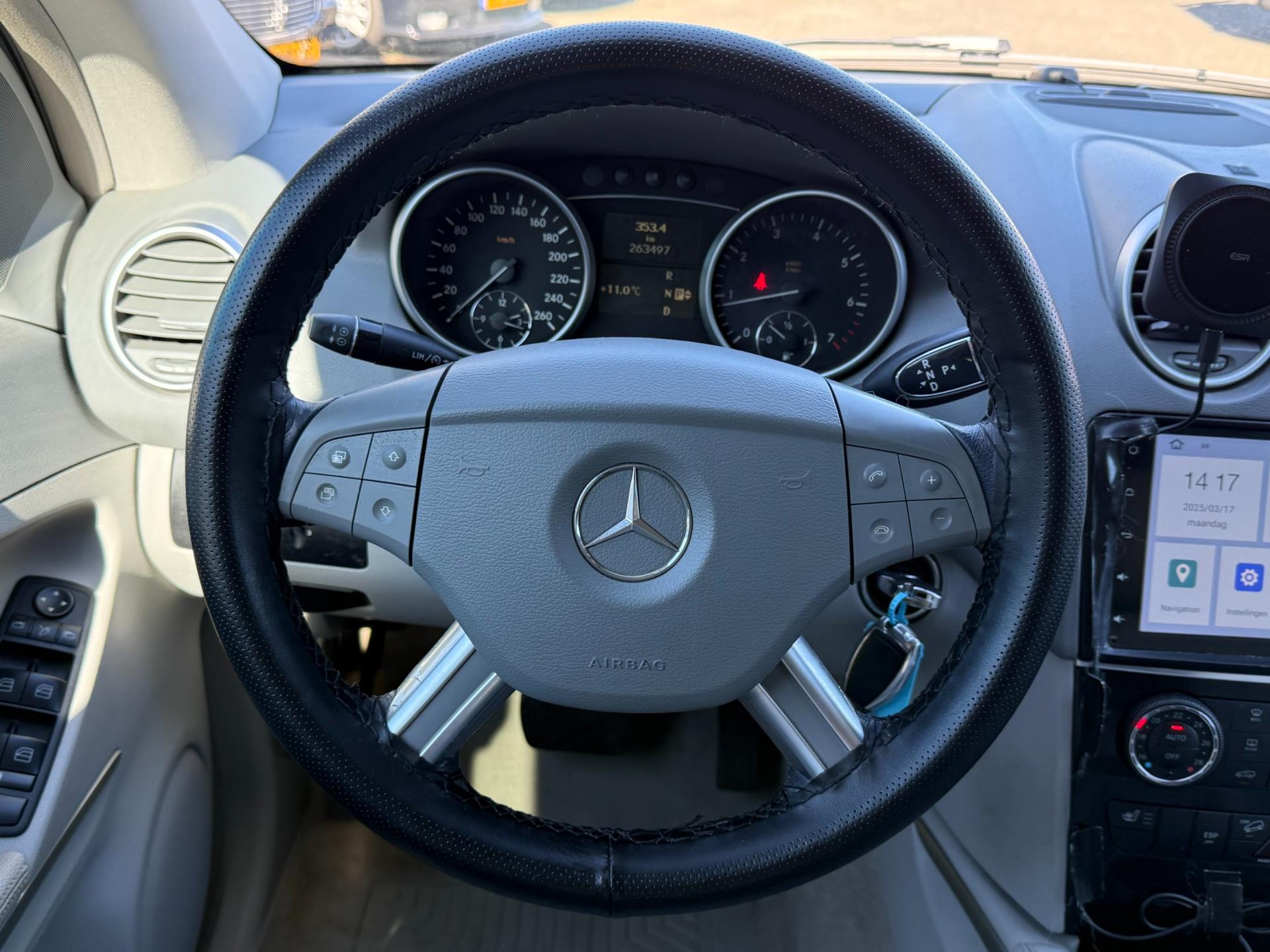 43575467-14.jpg