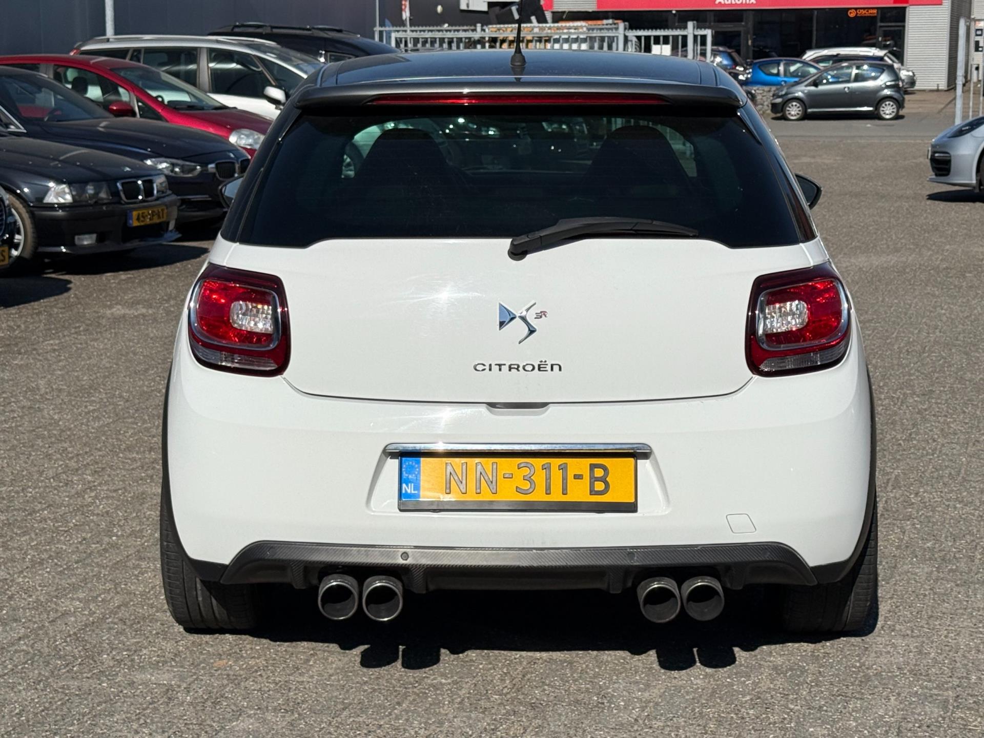44004514-3.jpg