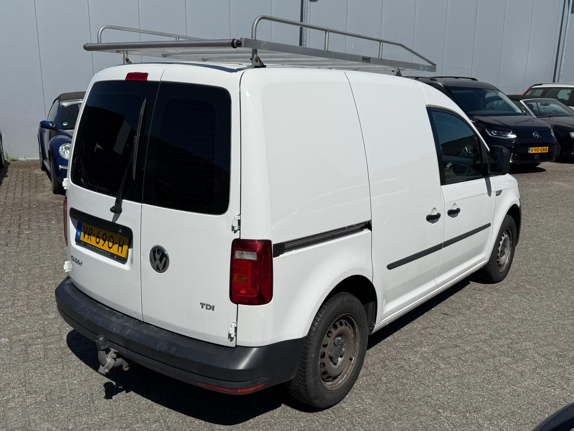 44926896-5.jpg