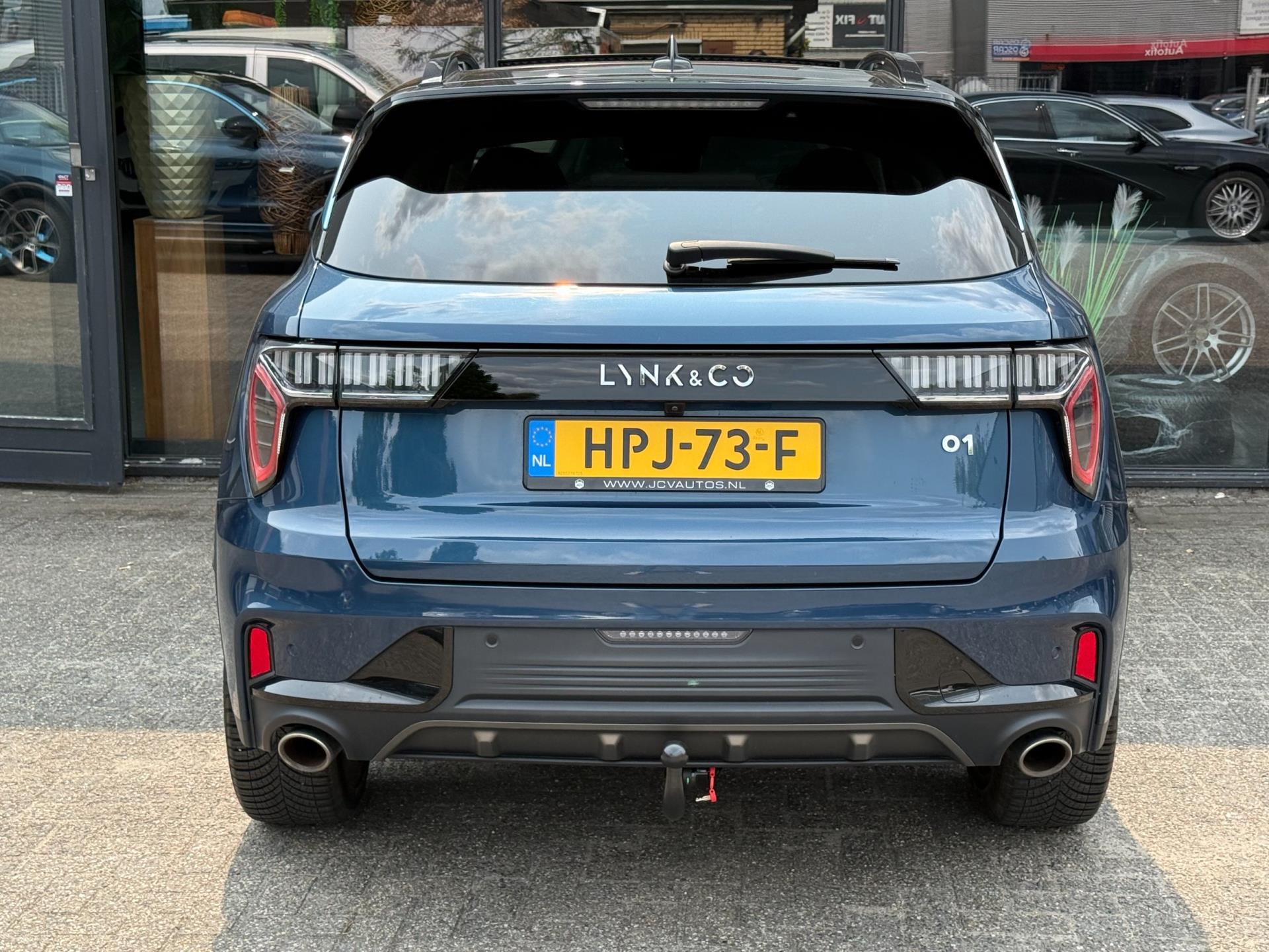45407673-5.jpg