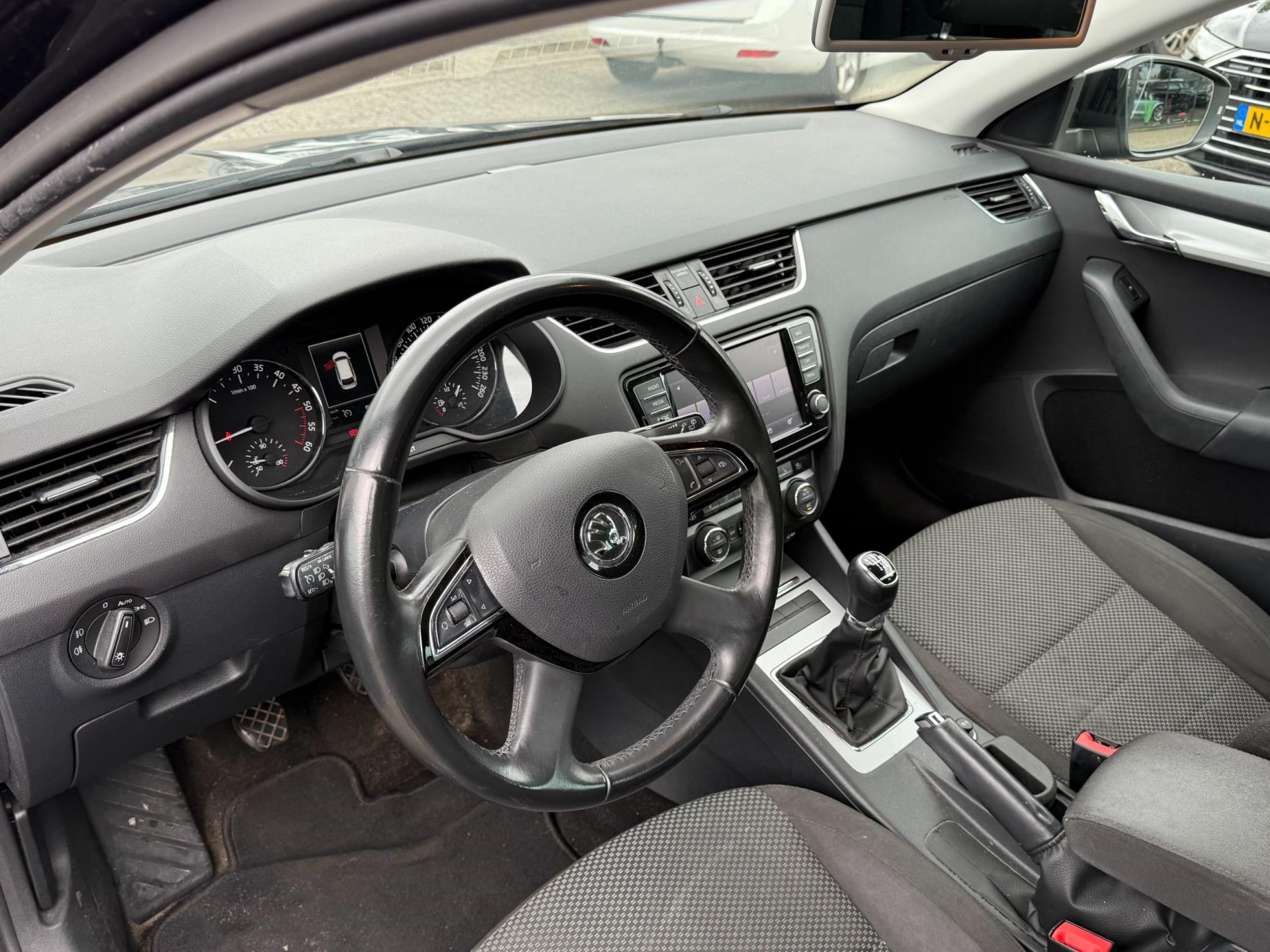 45605417-7.jpg