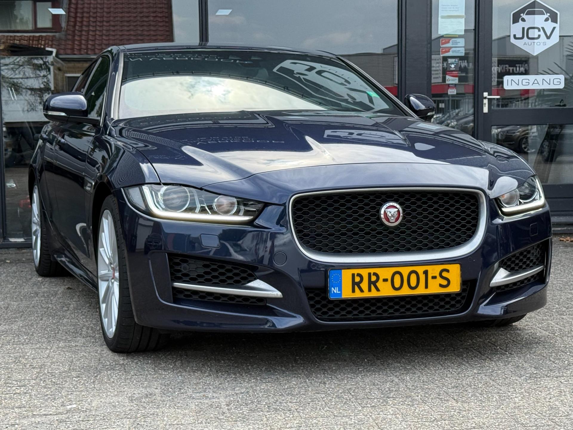 45763477-8.jpg