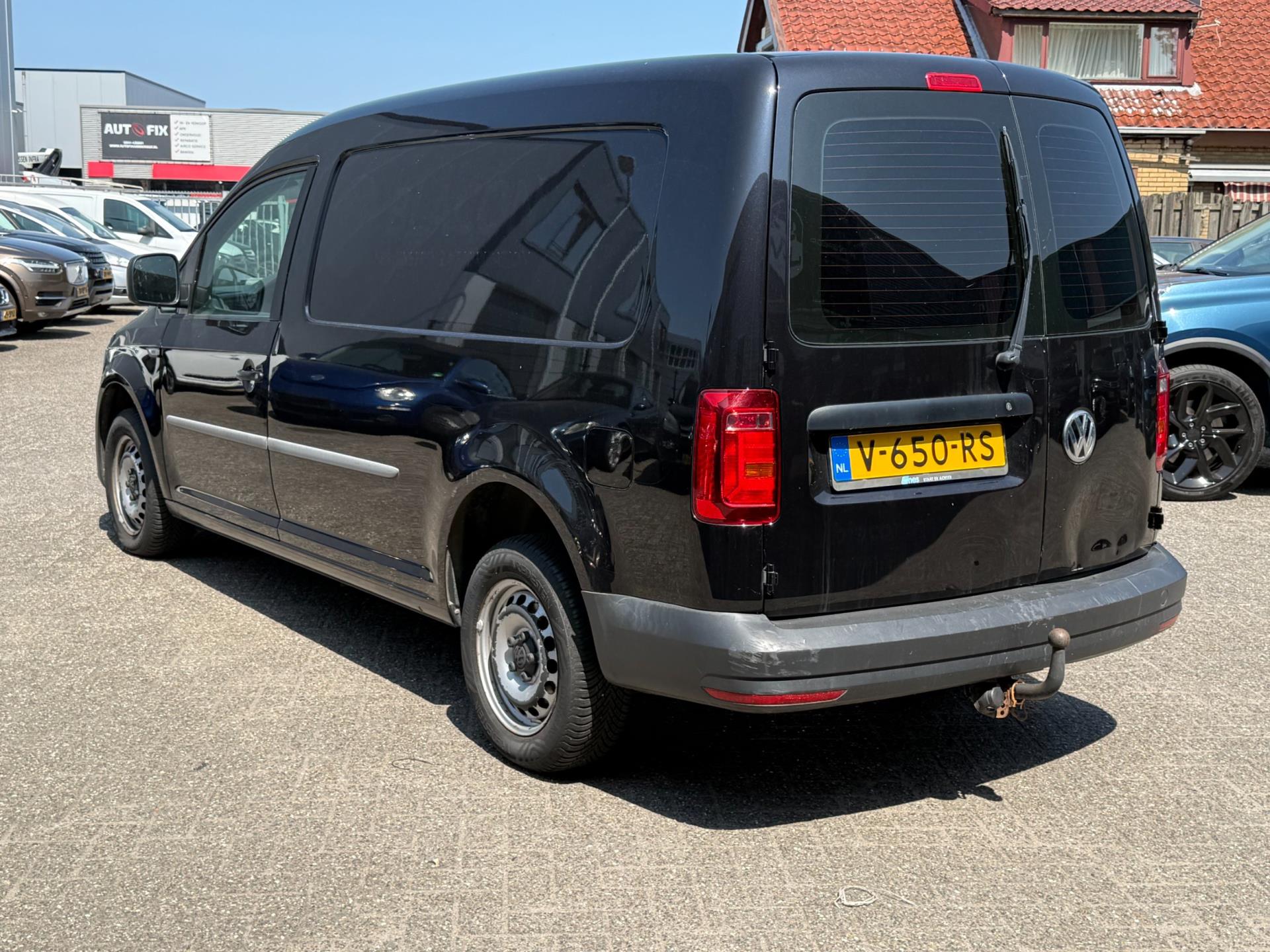 45877667-2.jpg