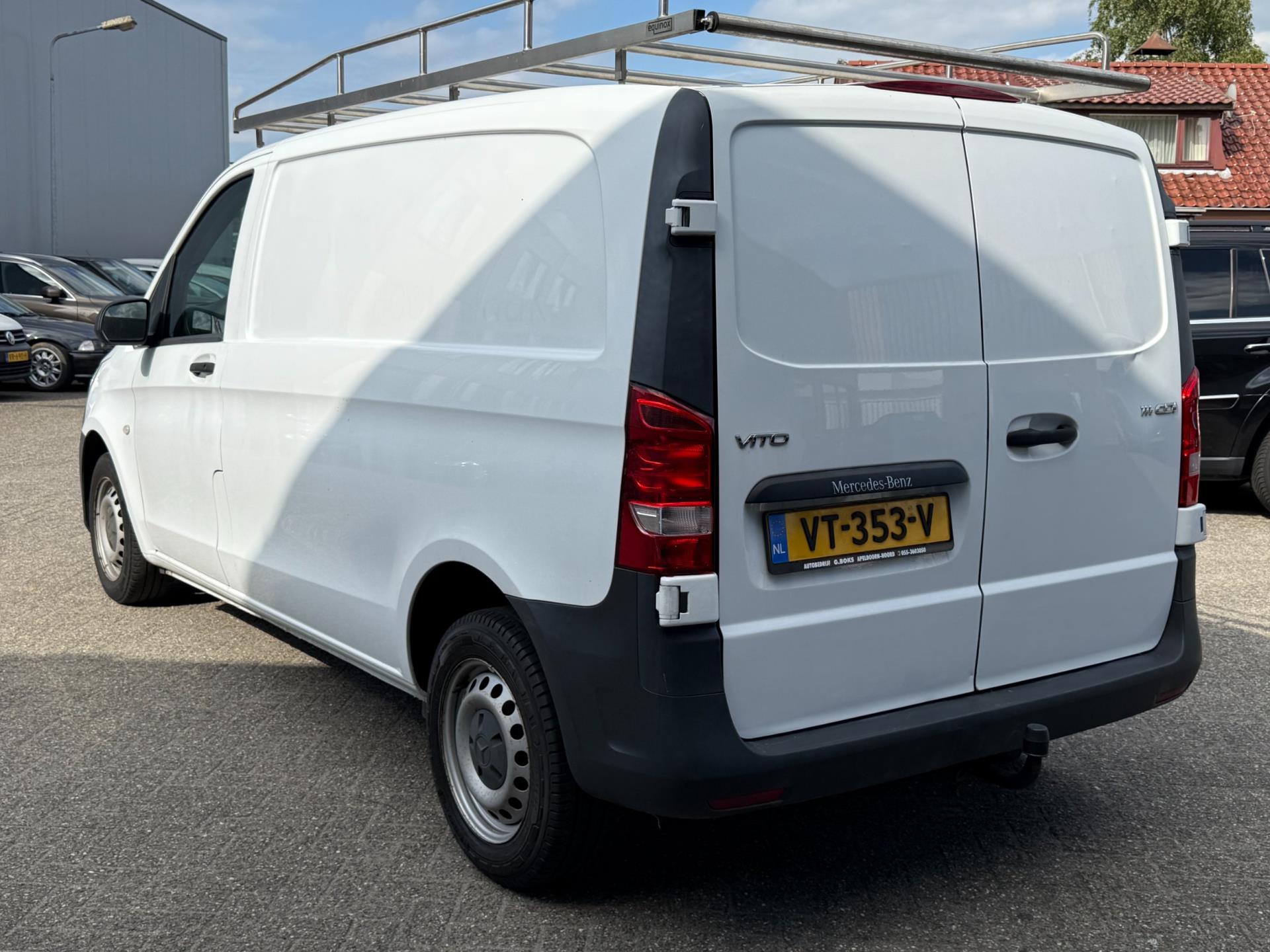 46137374-2.jpg