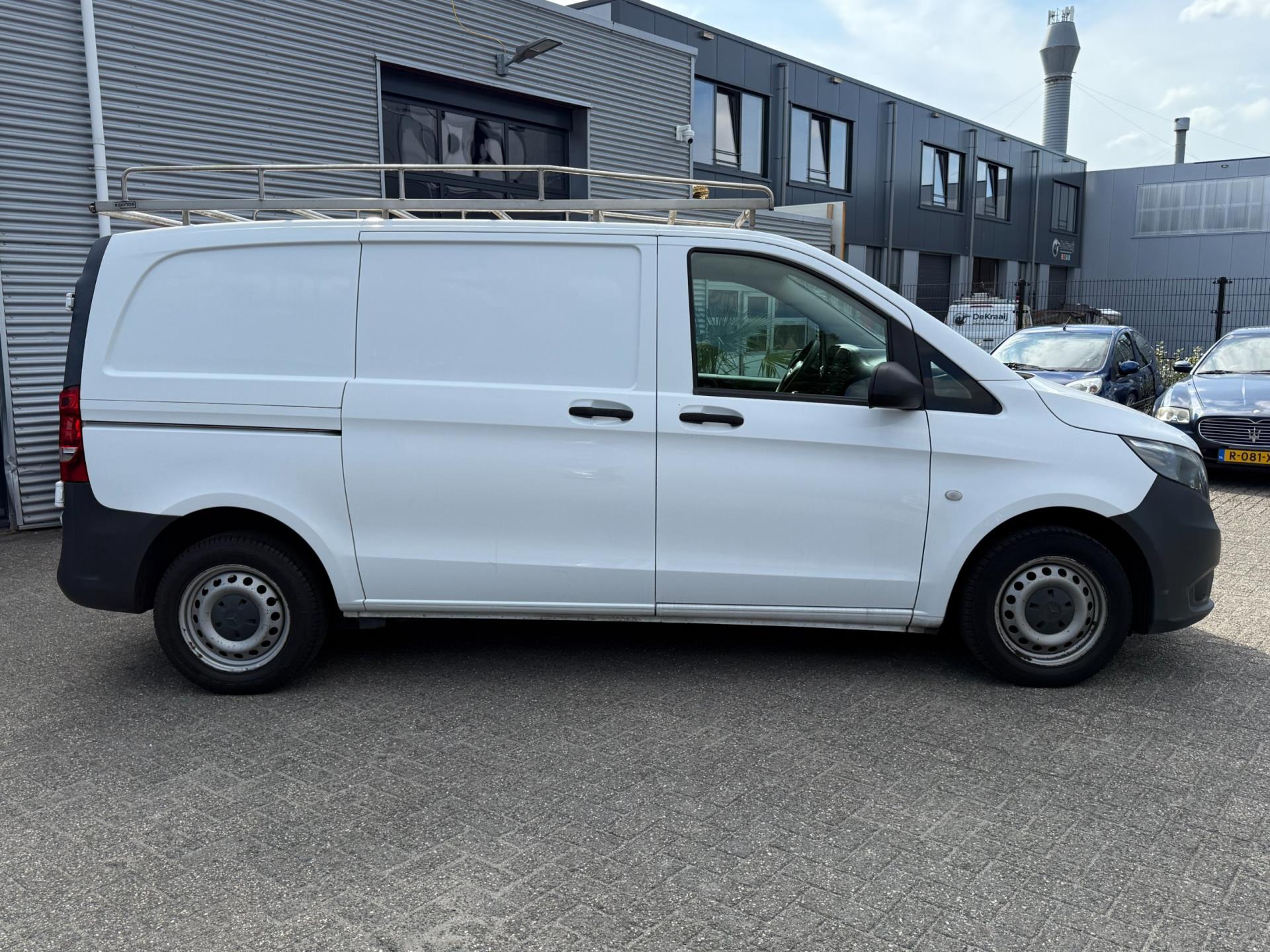 46137374-6.jpg