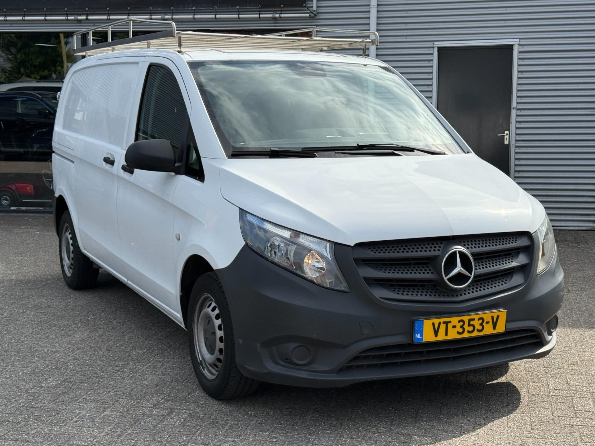 46137374-7.jpg