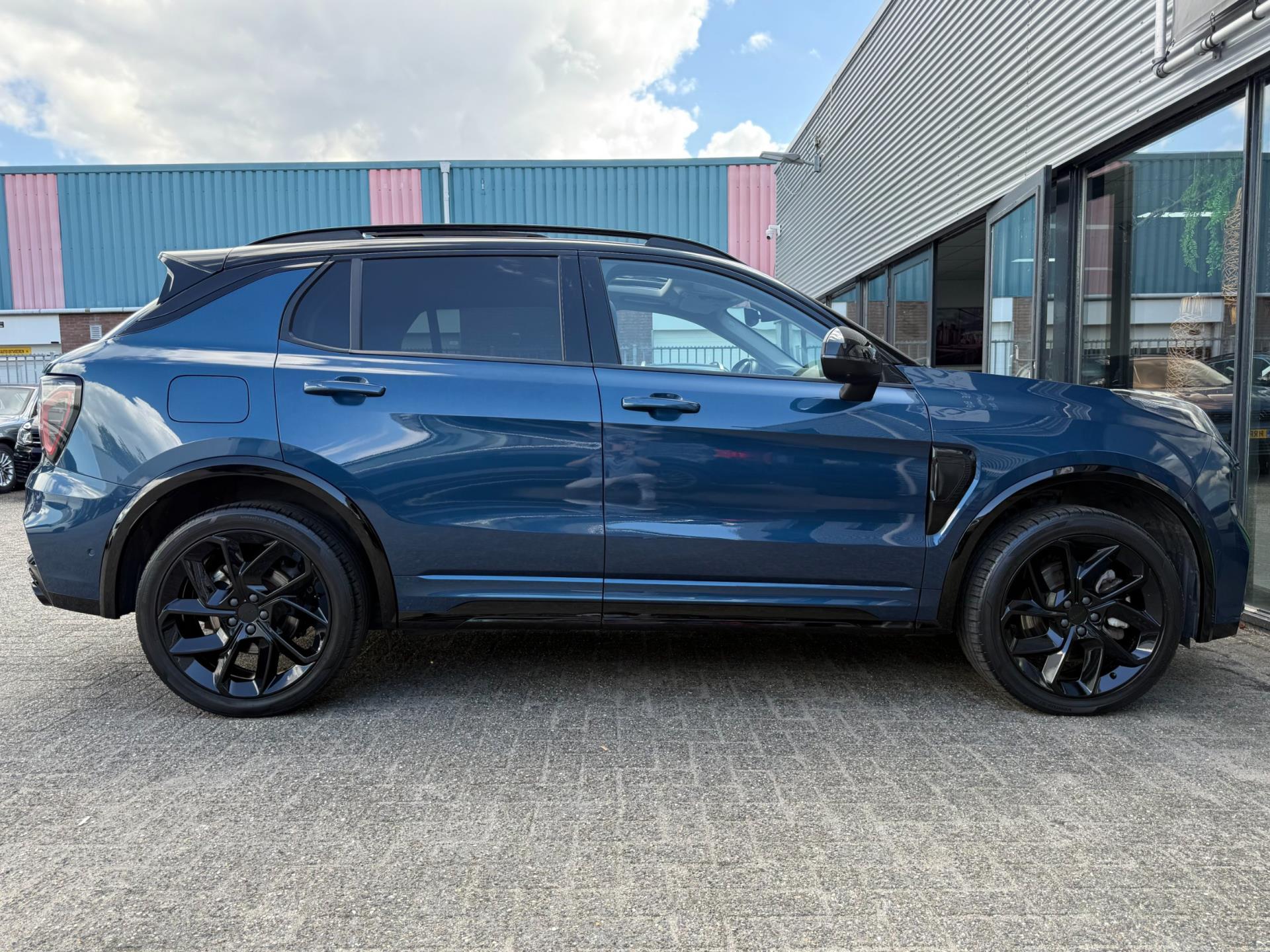 47348254-7.jpg