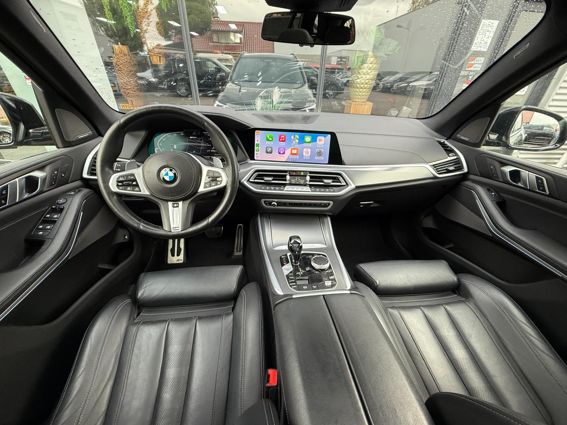 47718162-1.jpg