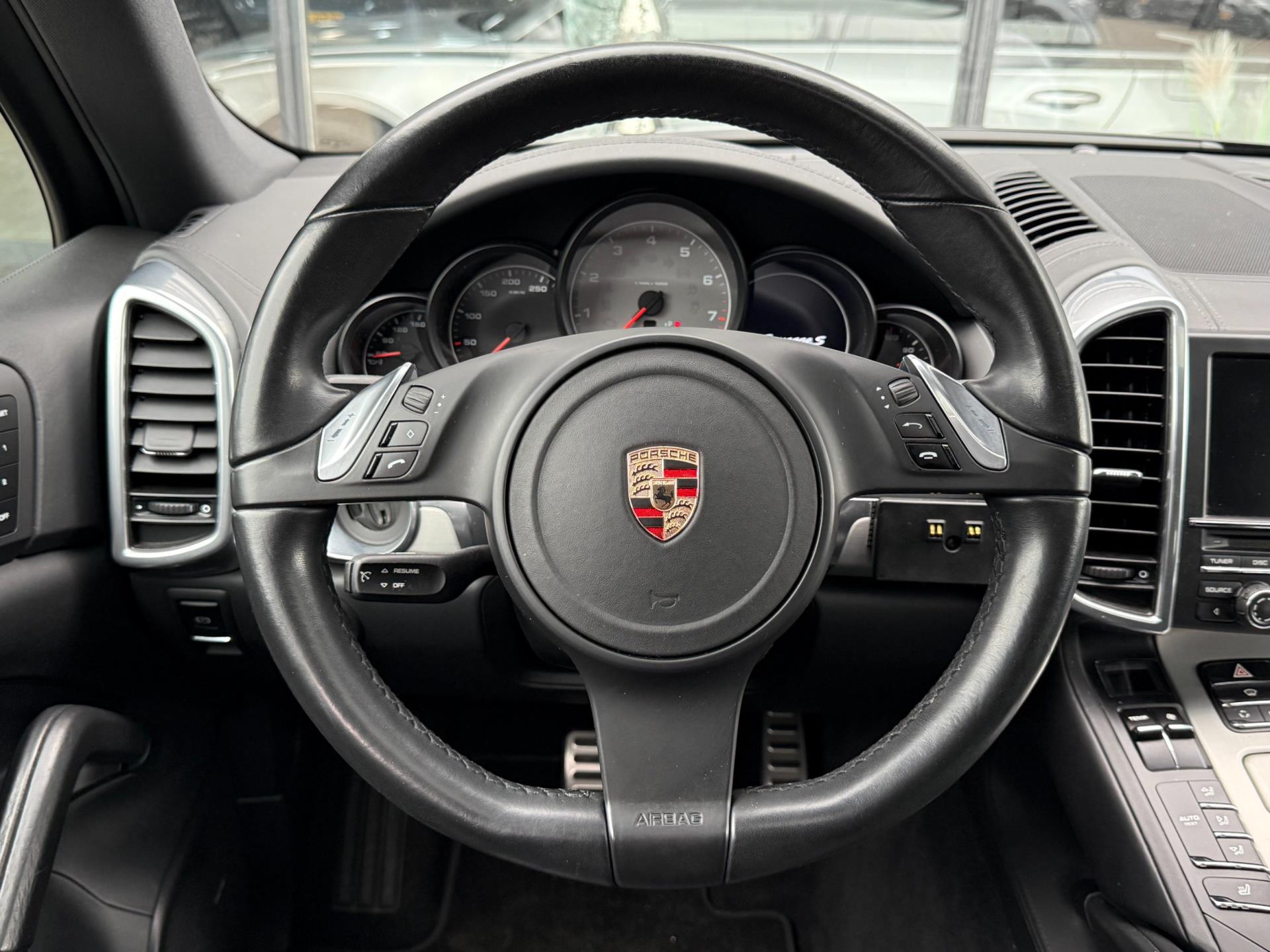 48447301-18.jpg