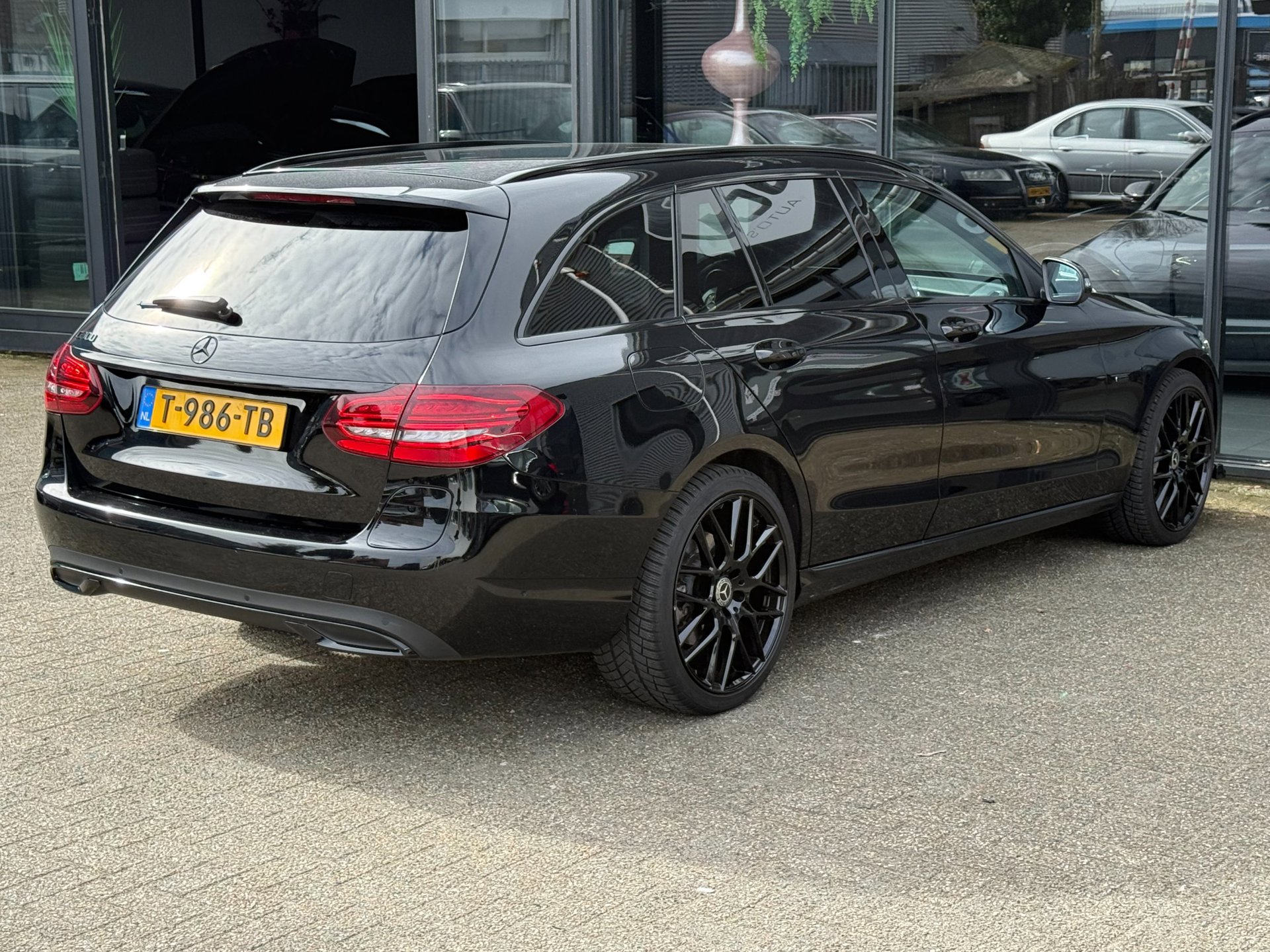 52635463-4.jpg