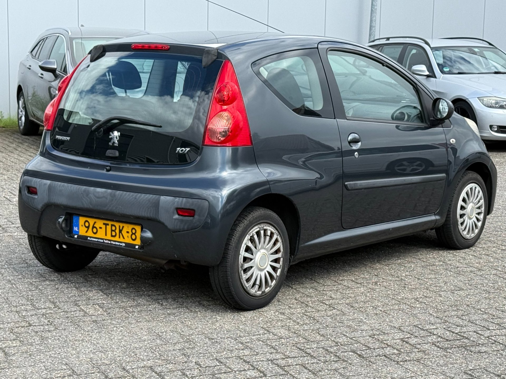 54108531-4.jpg