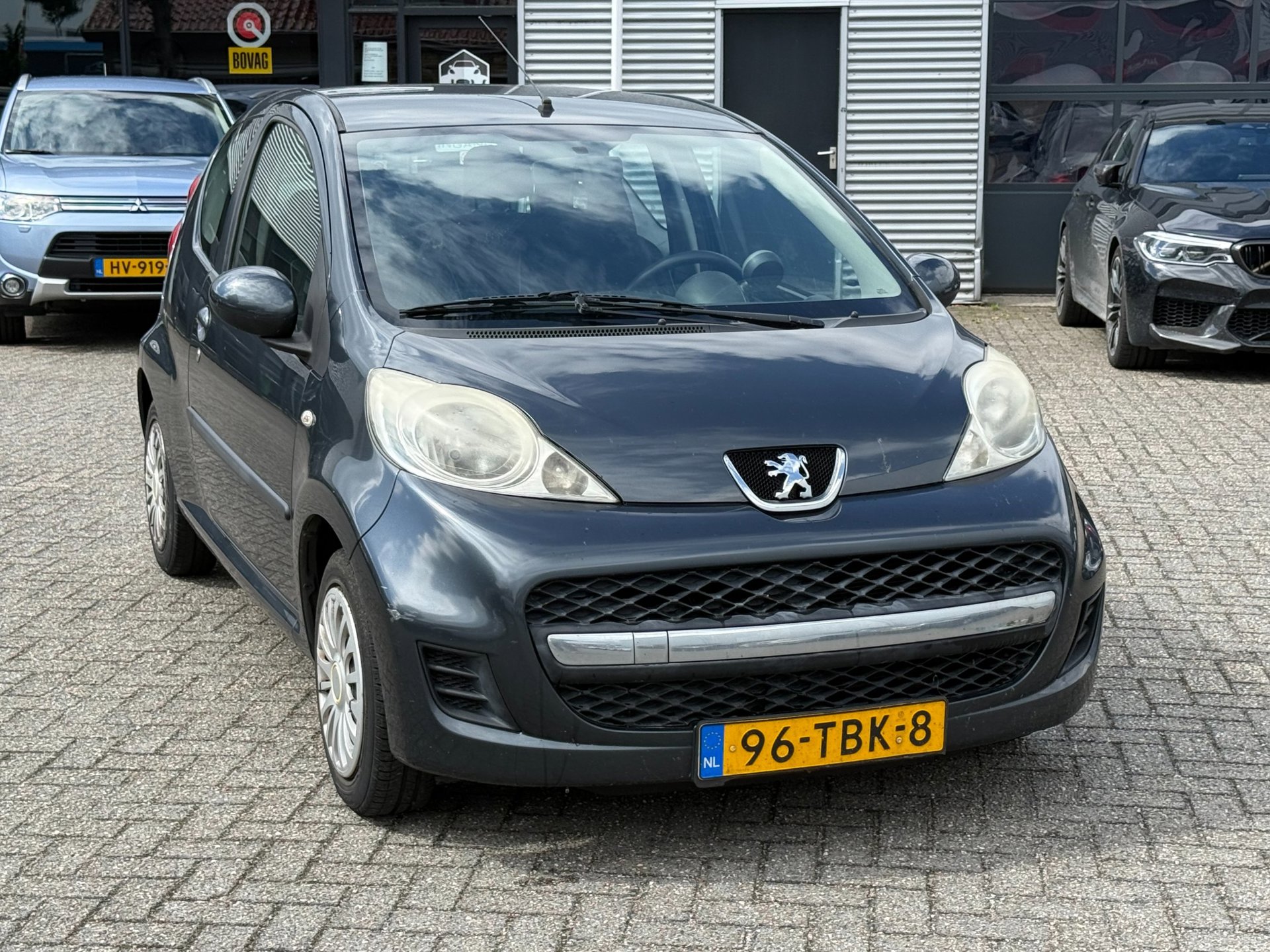 54108531-6.jpg
