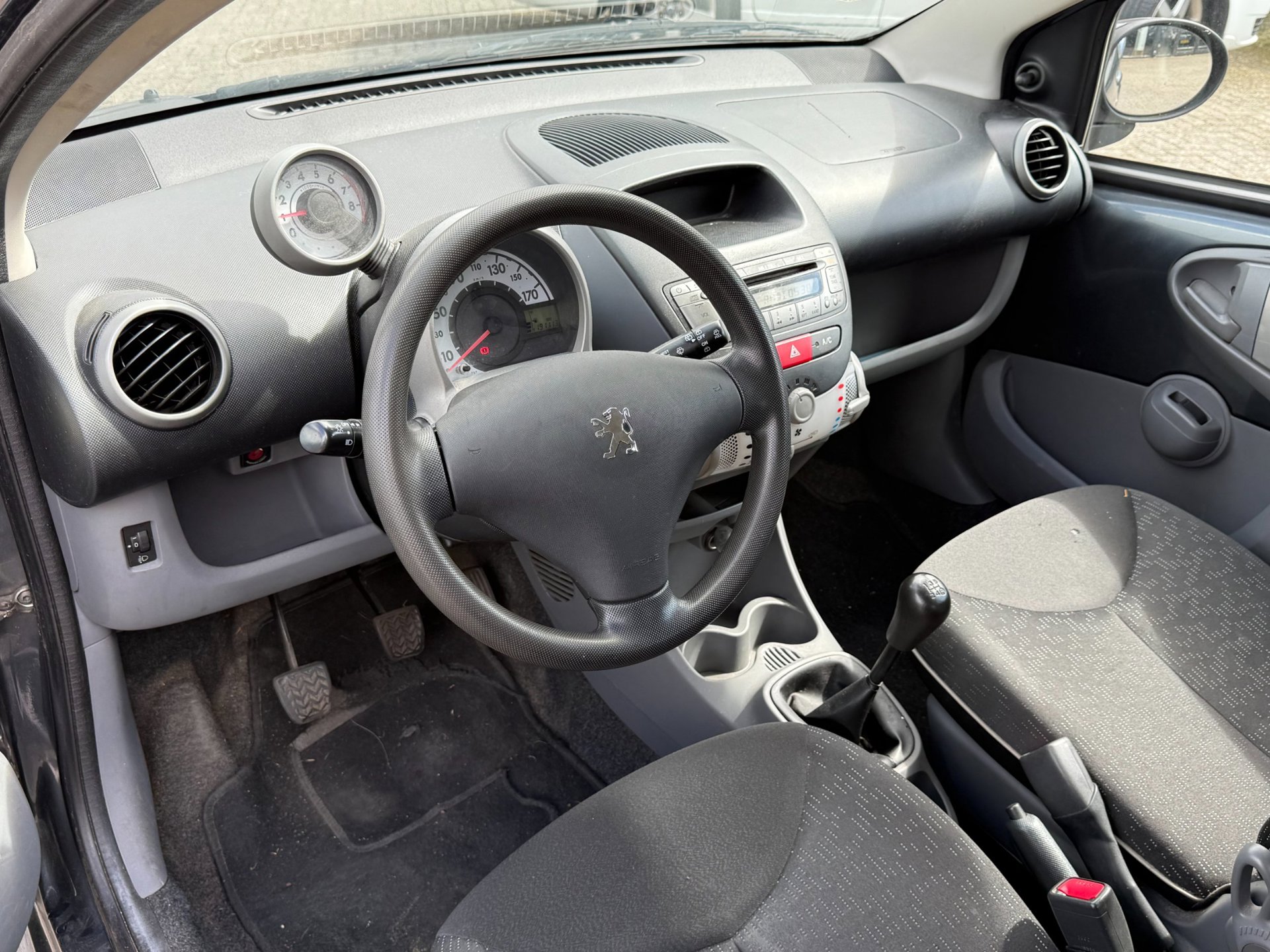 54108531-7.jpg