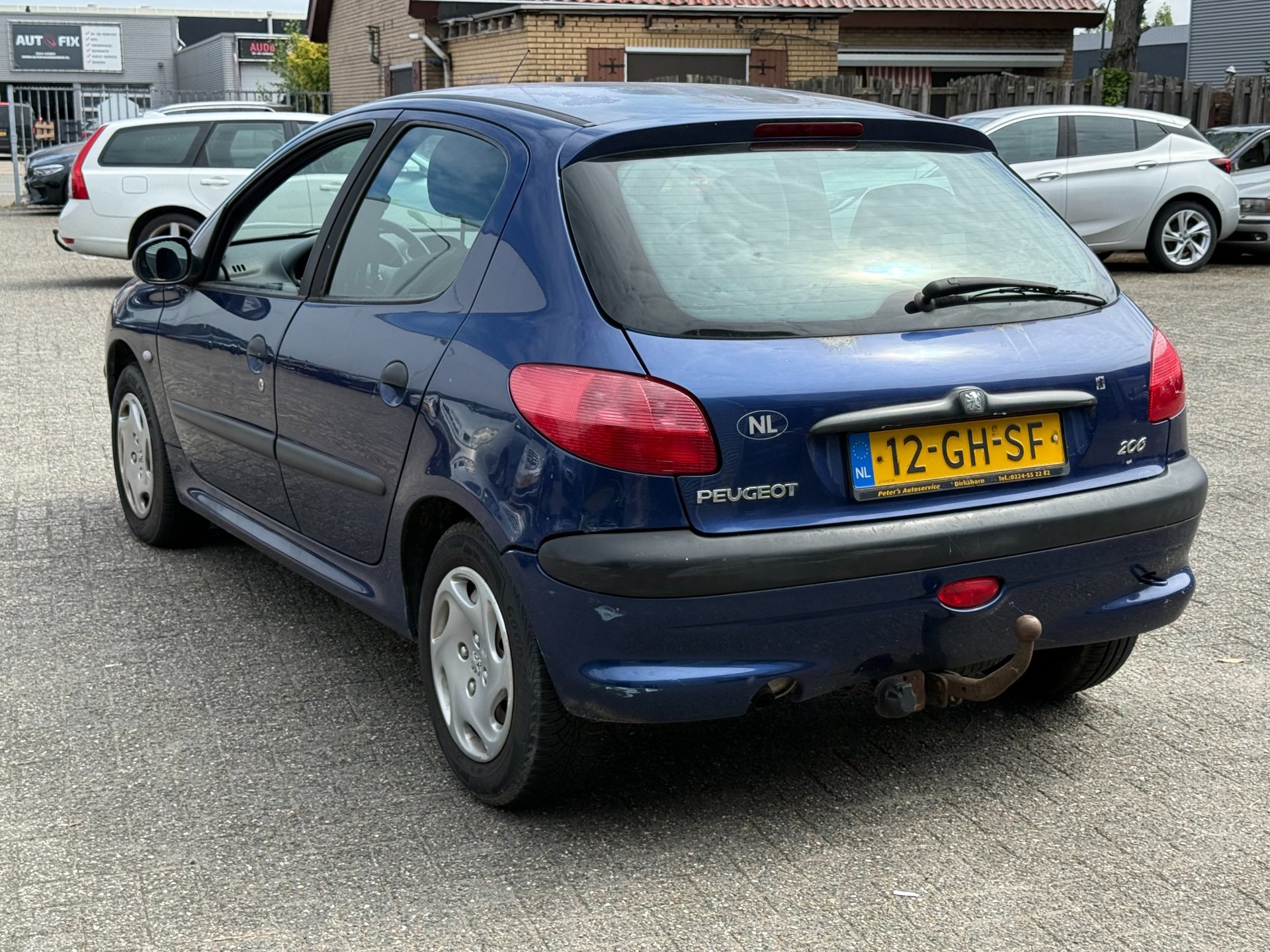 54862471-2.jpg