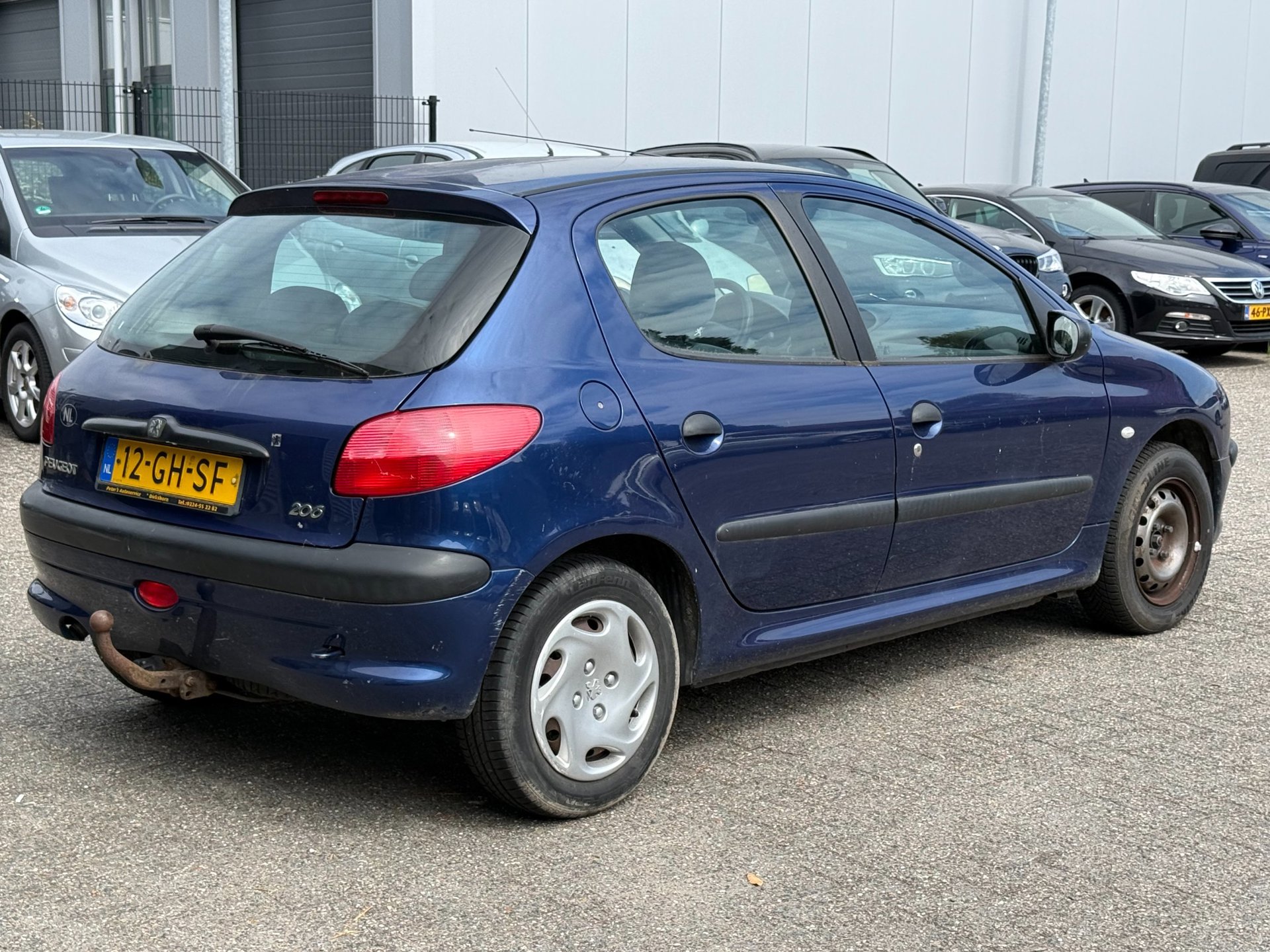 54862471-4.jpg