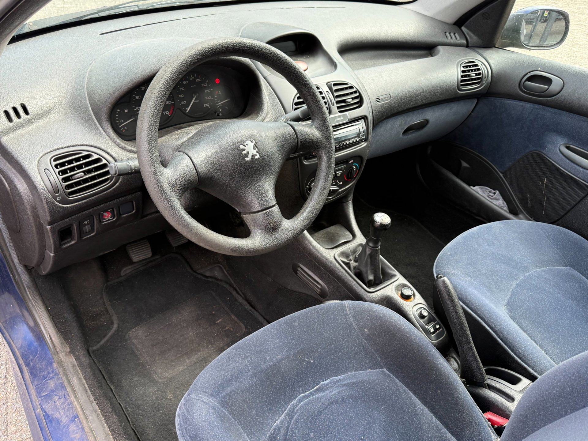 54862471-8.jpg