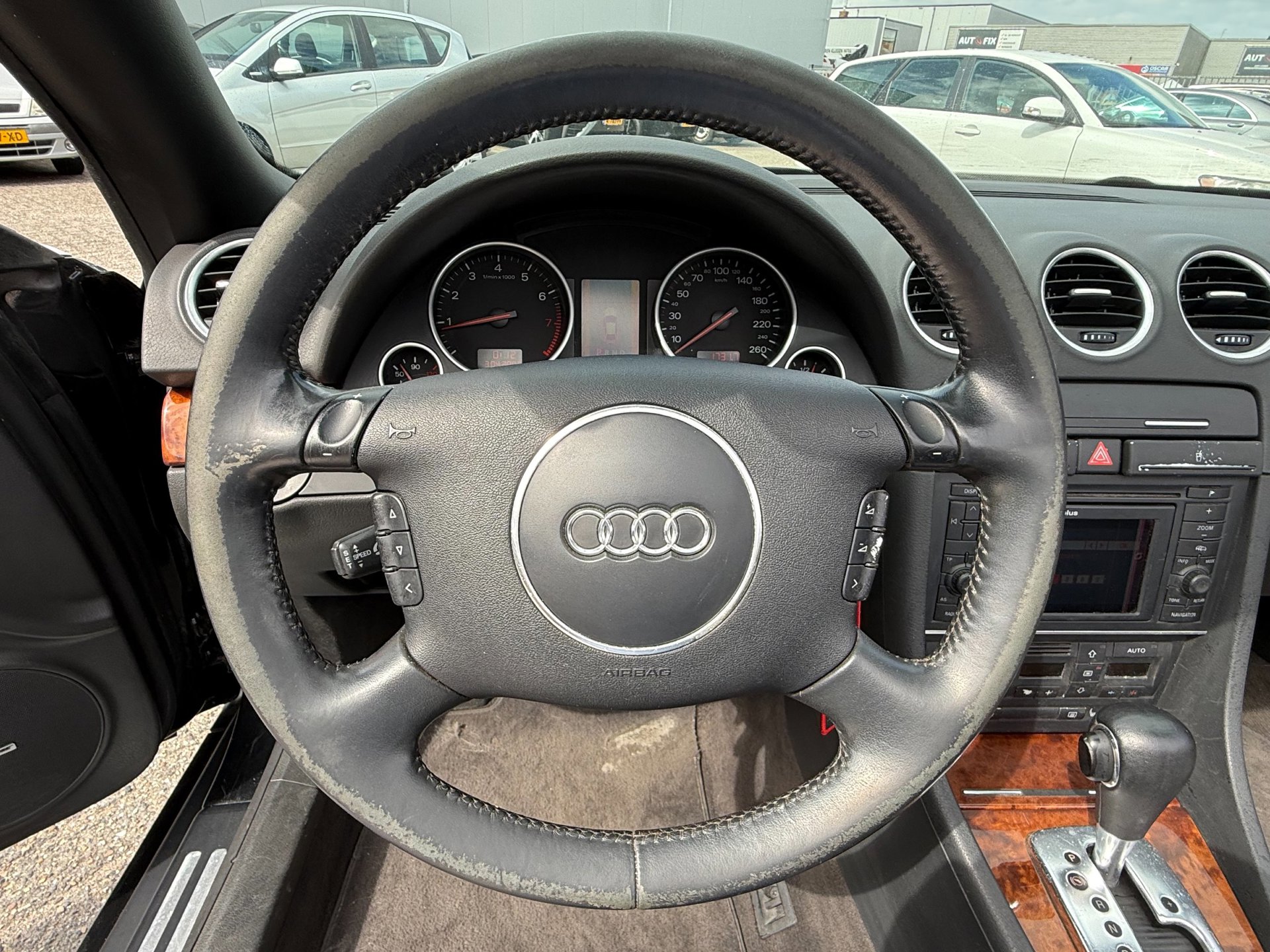 55402451-10.jpg