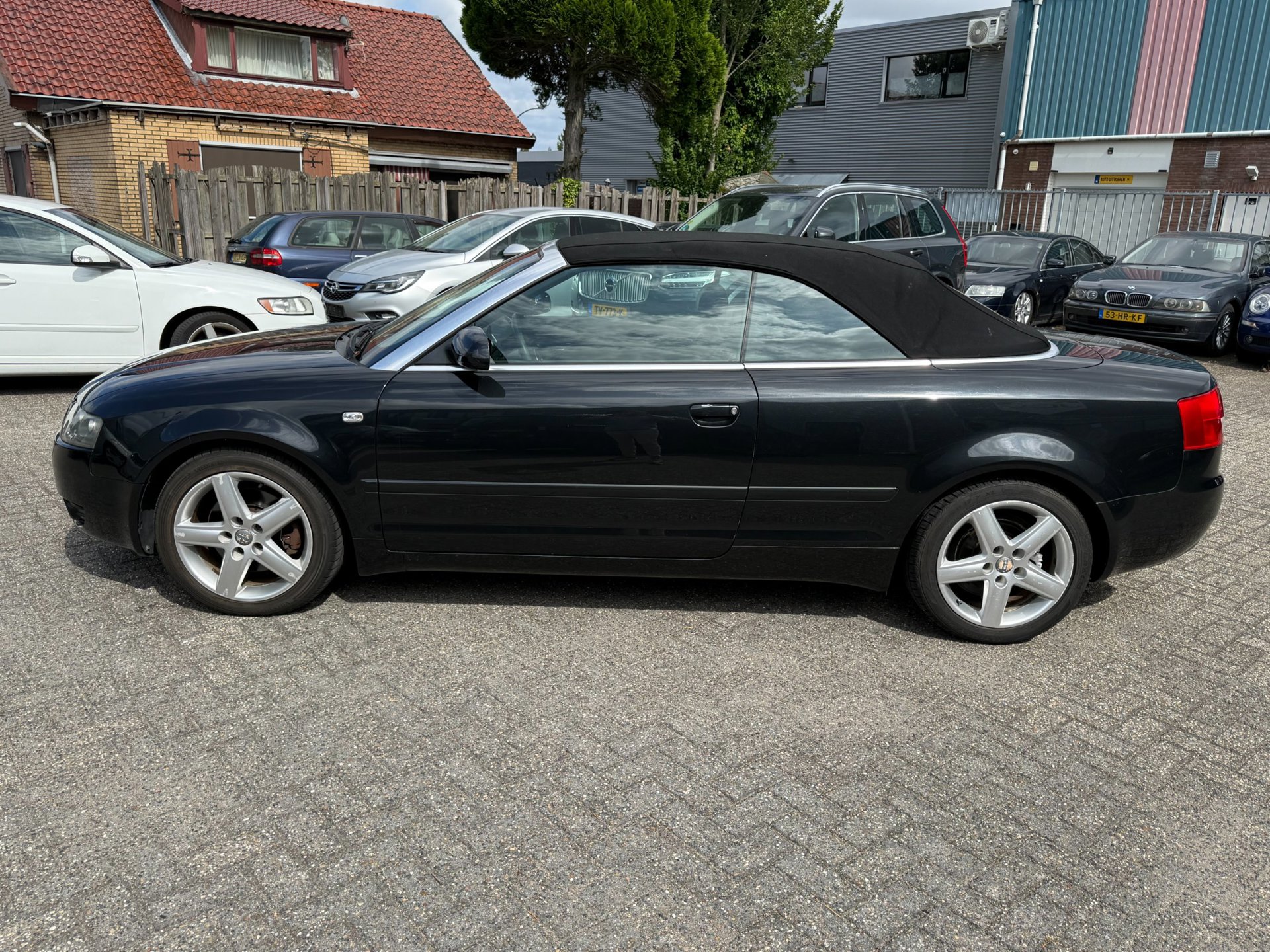 55402451-18.jpg