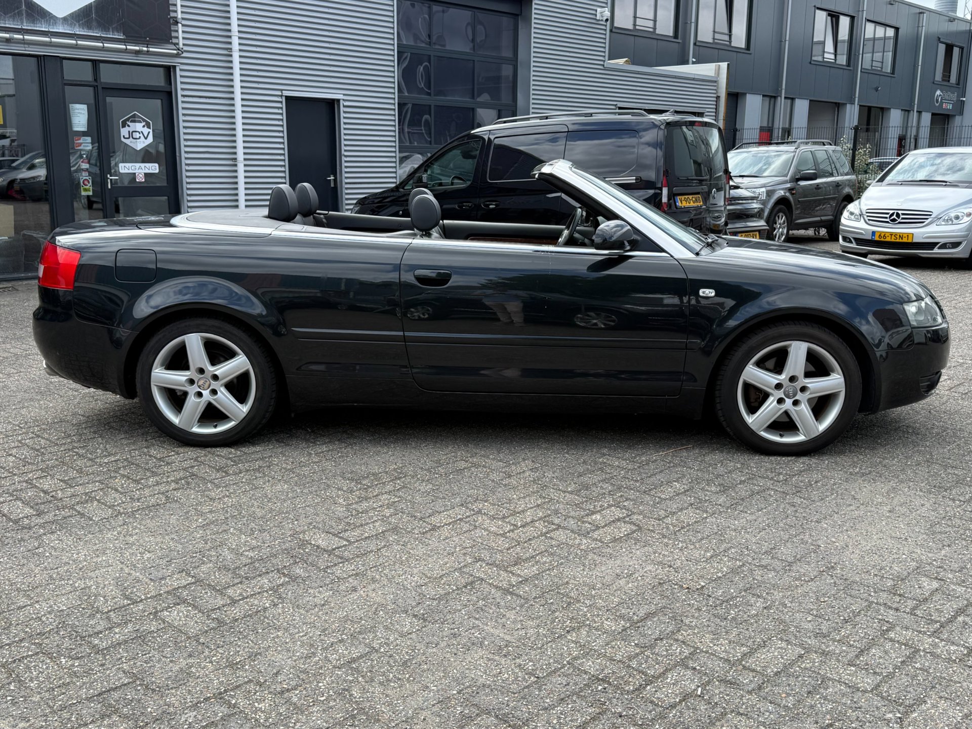 55402451-5.jpg