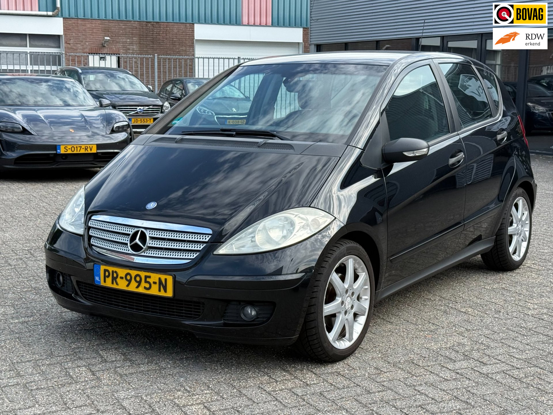 53952984-16.jpg