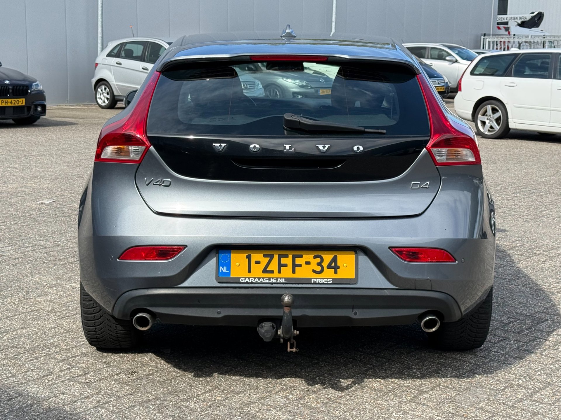 56253930-5.jpg